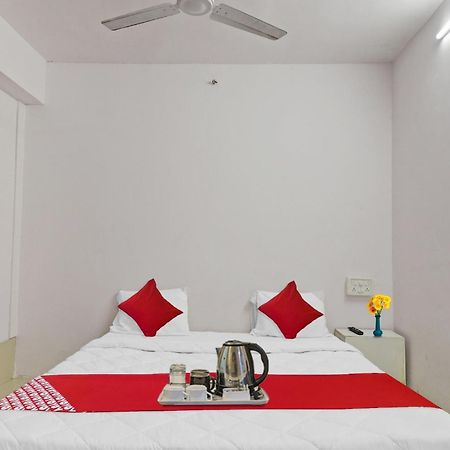 Hotel O Cozy Rooms Surat Esterno foto