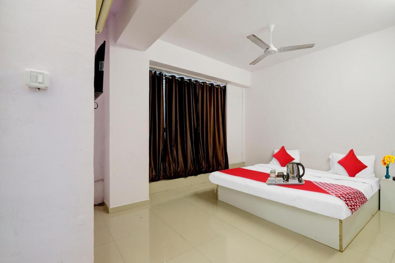 Hotel O Cozy Rooms Surat Esterno foto