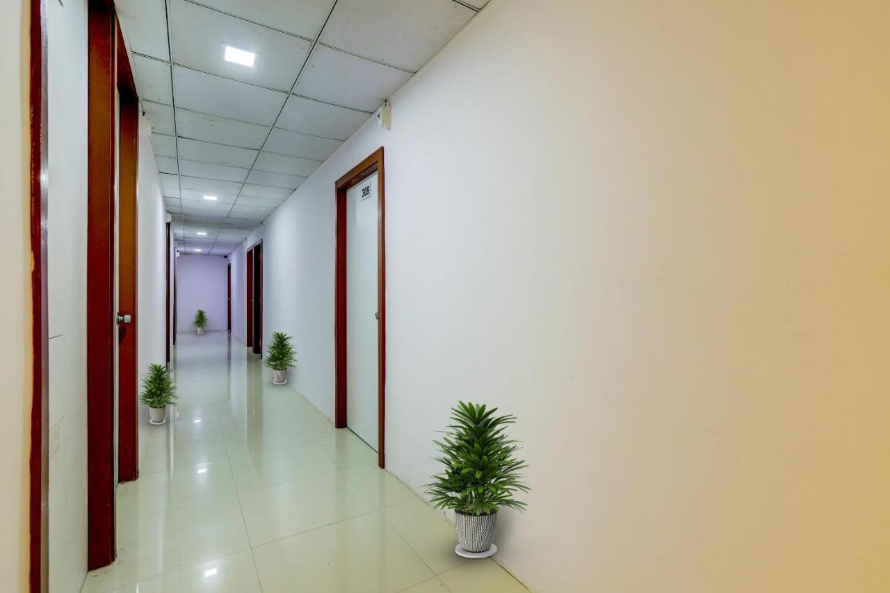 Hotel O Cozy Rooms Surat Esterno foto
