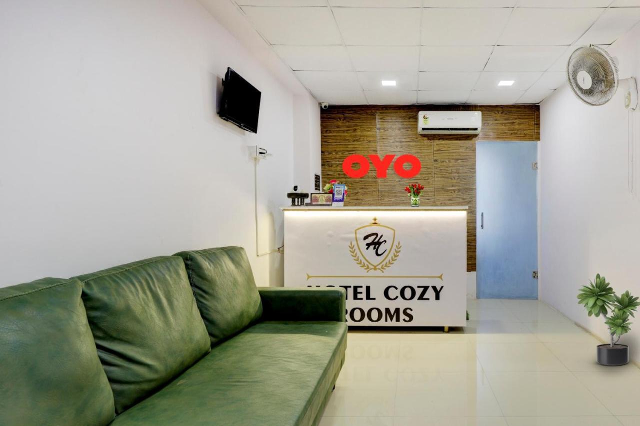 Hotel O Cozy Rooms Surat Esterno foto