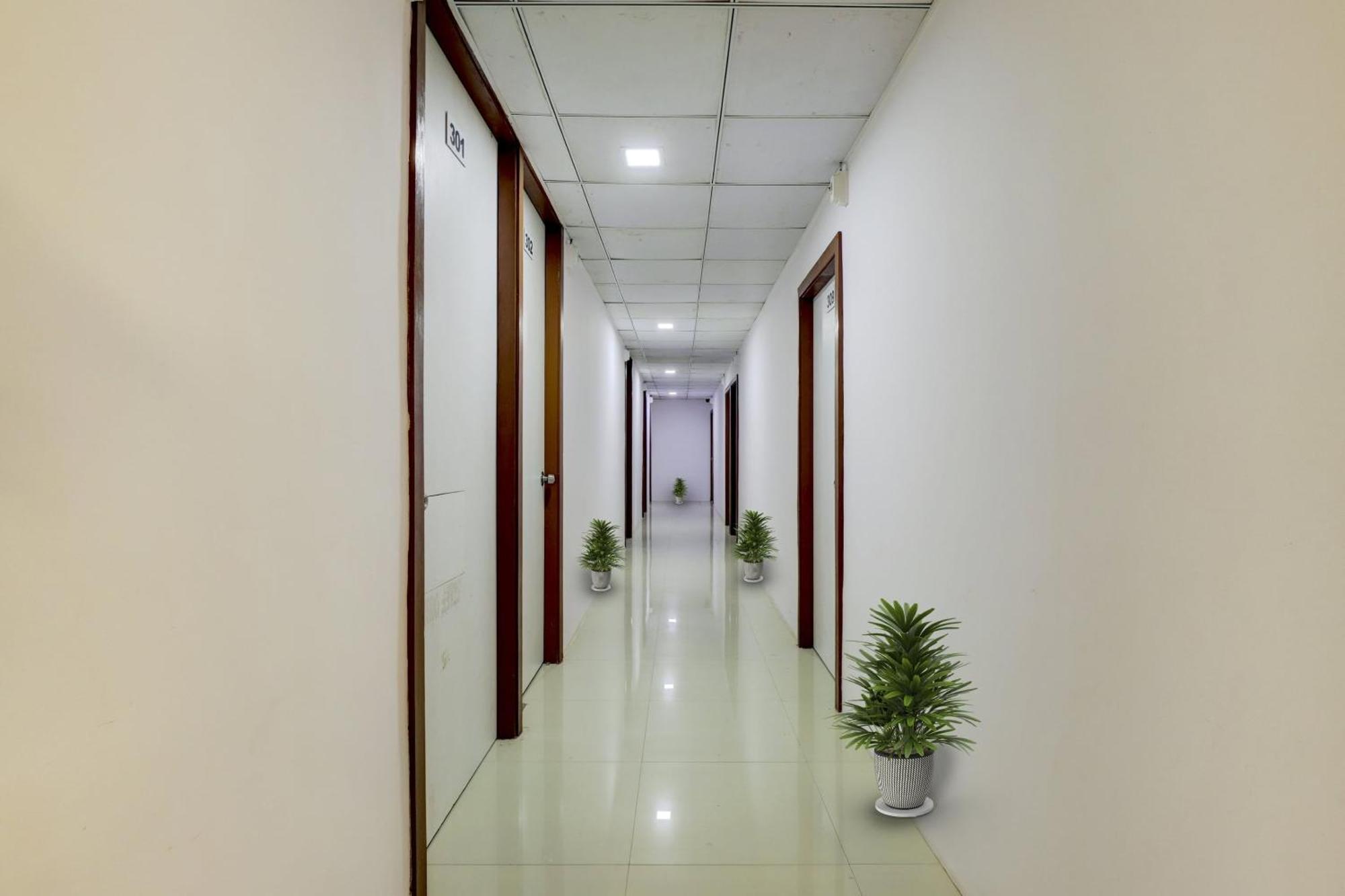 Hotel O Cozy Rooms Surat Esterno foto