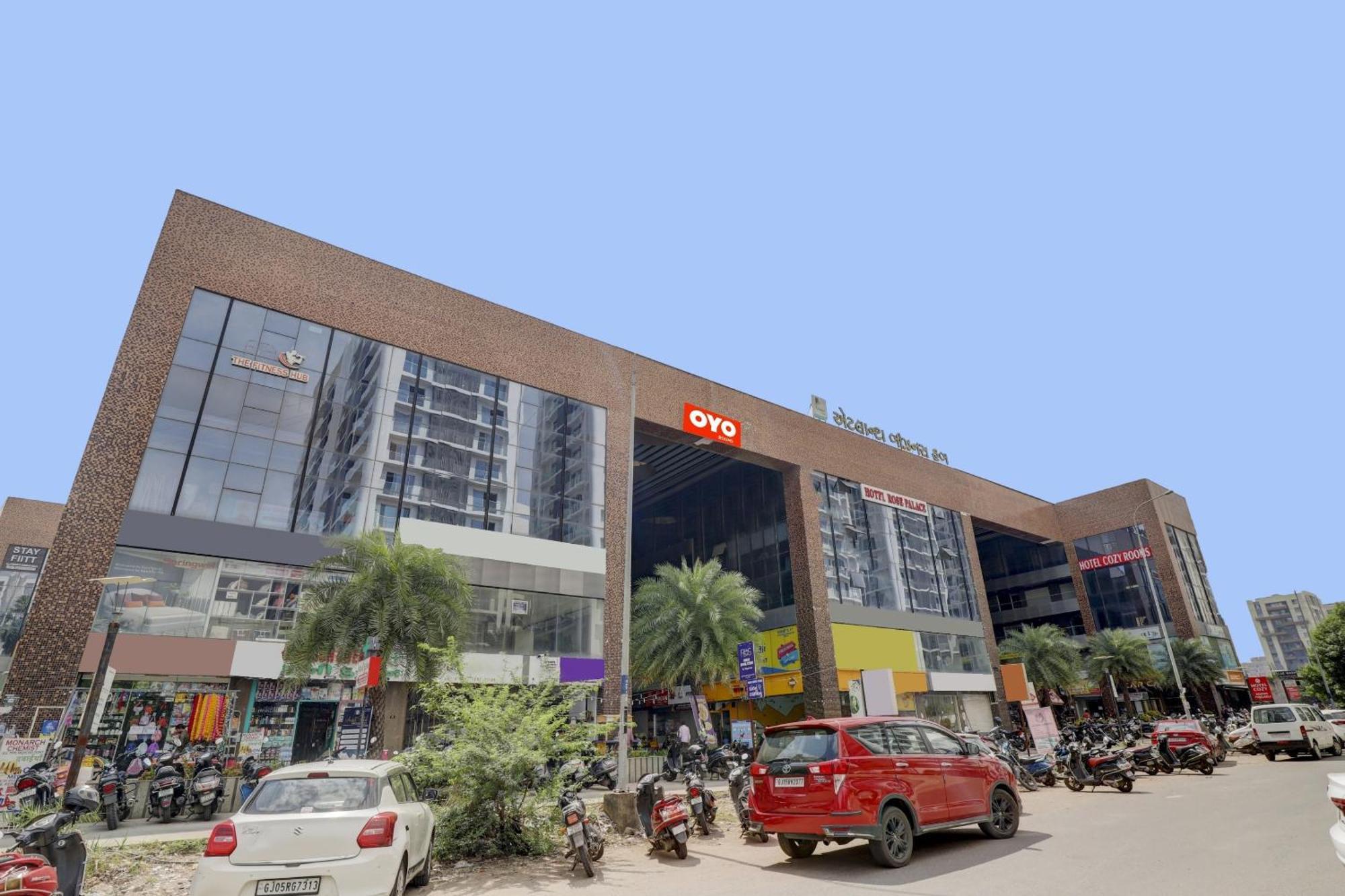 Hotel O Cozy Rooms Surat Esterno foto
